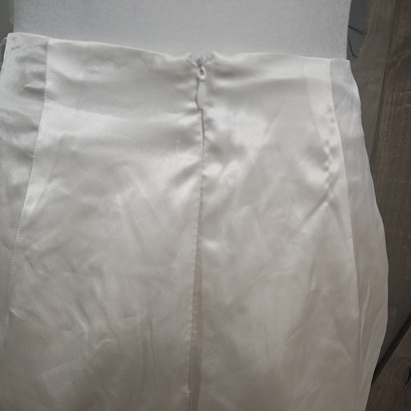 MESHKI Diamanté Satin Mini Skirt In Ivory. Size Small NWT - Picture 4 of 11